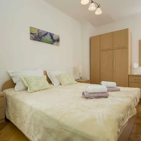 Apartment Sani Bol